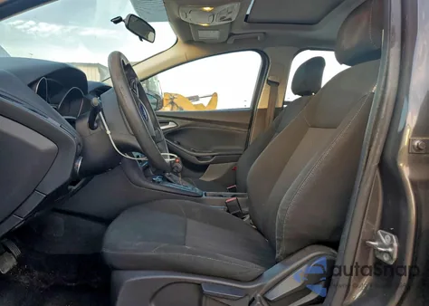 2016 Ford Focus Se z USA, uszkodzony, nr VIN 1FADP3F2XGL204648